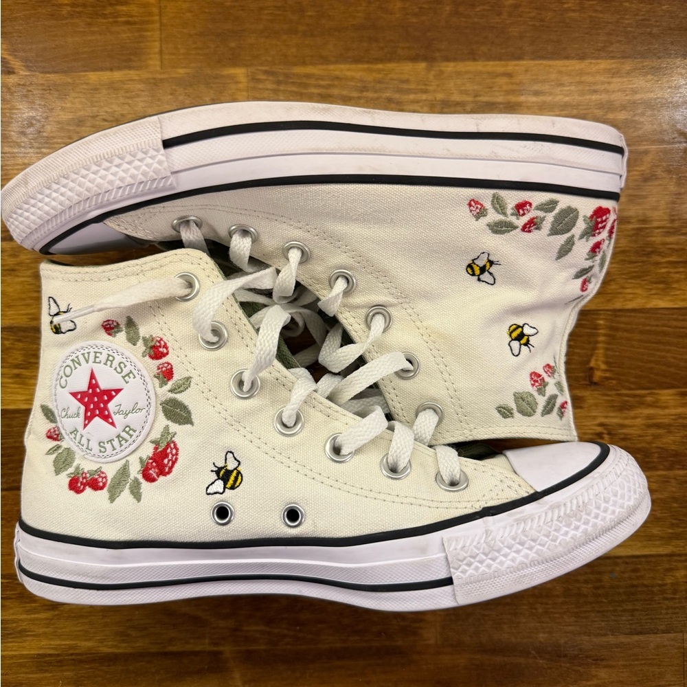 Converse Chuck Taylor All Stars “ Berries and Bees” Women’s 7.5